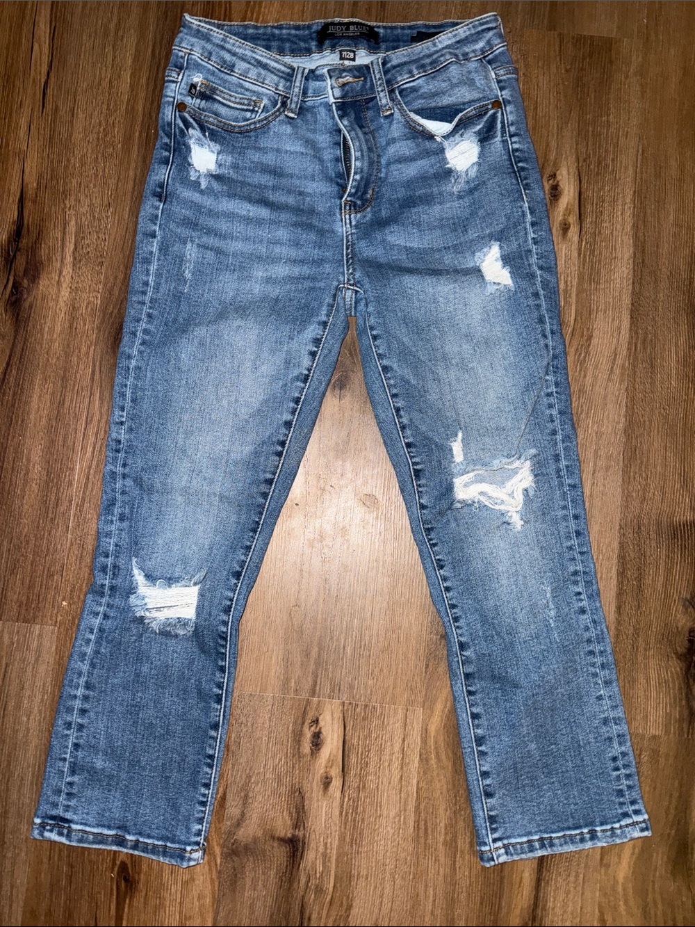 Judy Blue Faded Distressed cropped Straight-Leg Jeans — Blue